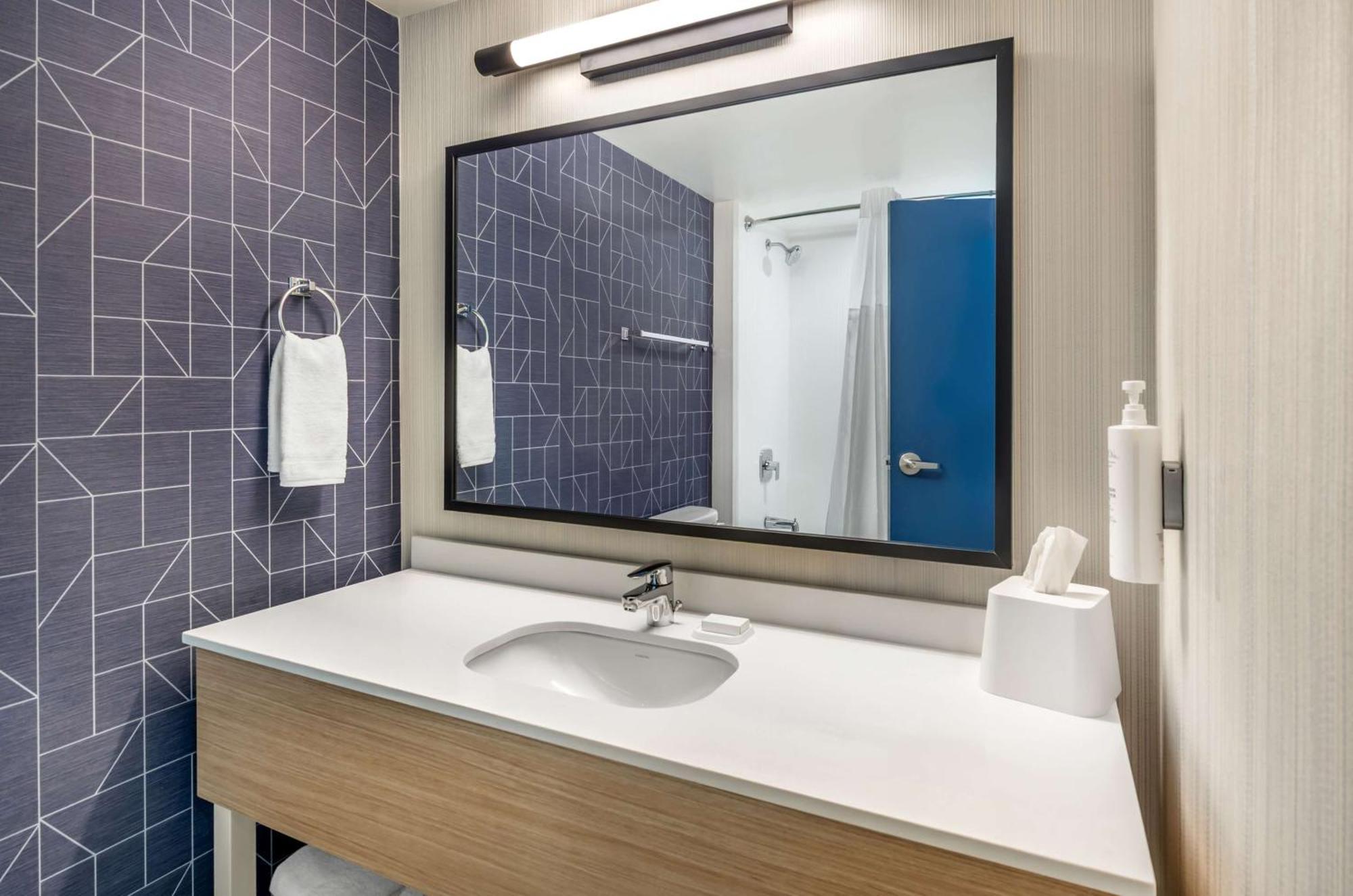Spark By Hilton Airport Hotel Roanoke