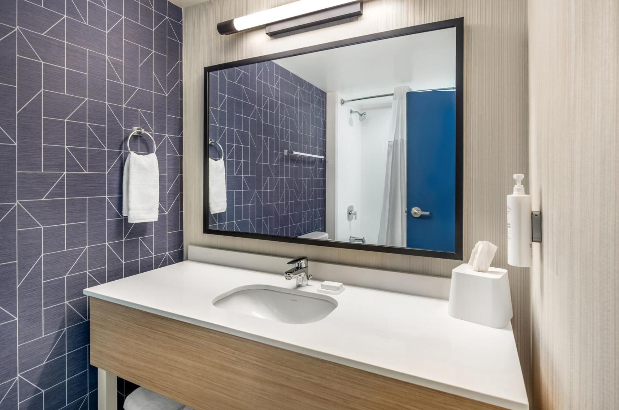 Spark By Hilton Airport 2*