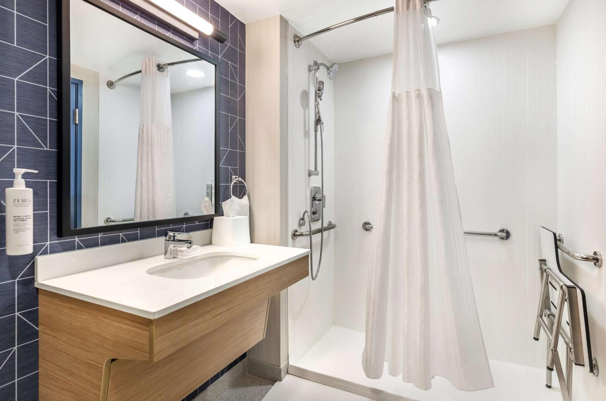 Hotel Spark By Hilton Airport 2*