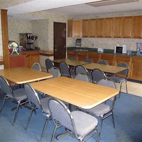 Hotel Spark By Hilton Airport Roanoke