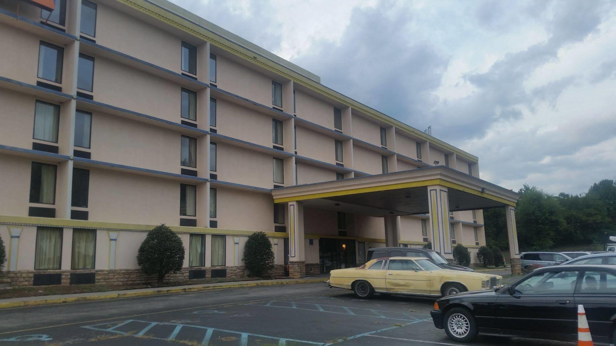 Spark By Hilton Airport 2*